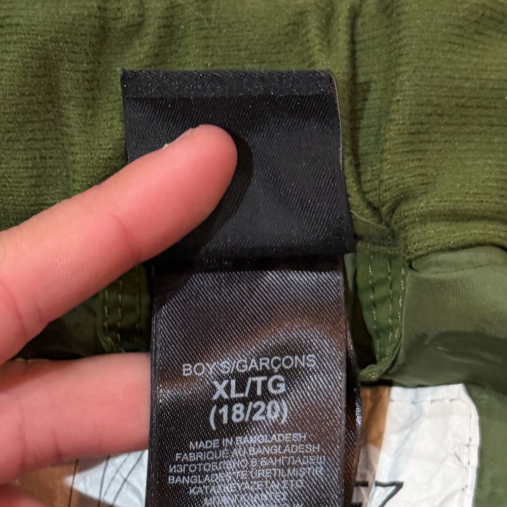 The North Face Olive Ski Snow Pants
Boys Size XL 18-20 - Picture 6 of 8